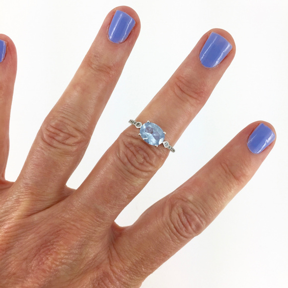 Vintage Jewelry - VINTAGE . 2 CARAT SKY BLUE TOPAZ RING . 925 . NVC